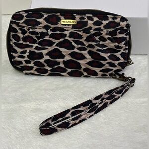 Travelon Leopard Print Wristlet ✈️